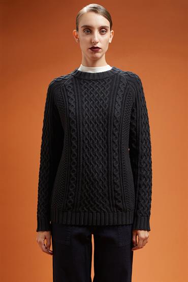 ROUNDNECK BLACK