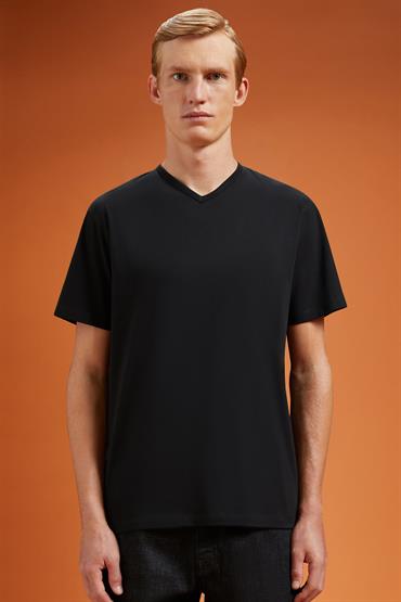 T-SHIRT V NECK BLACK