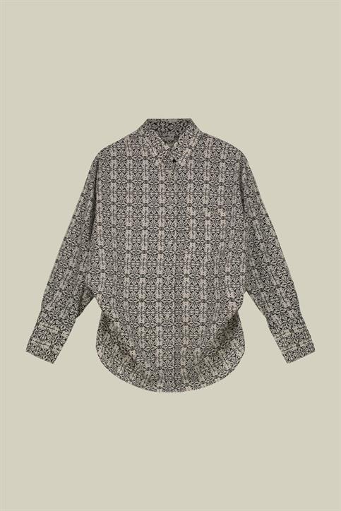 BUTTON DOWN COLLAR