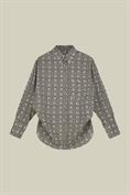 BUTTON DOWN COLLAR