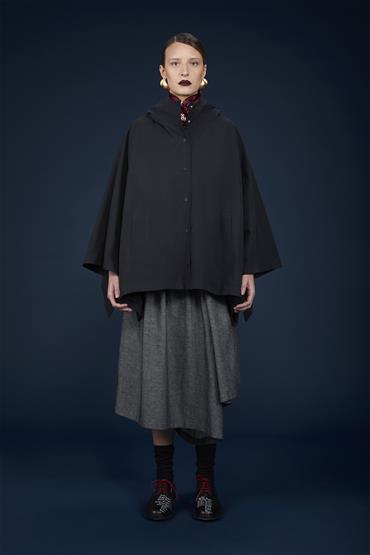 LADY'S CAPE BLACK