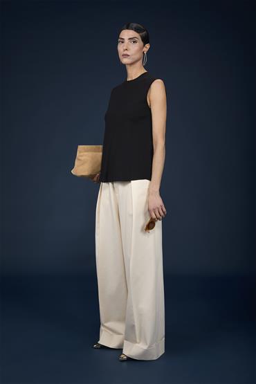 KNITTED TOP BACK BUTTONING BLACK