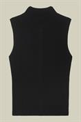 KNITTED SLEEVELESS TOP TURTLENECK