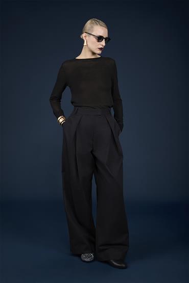 KNITTED LONG SLEEVES ROUND NECK SWEATER BLACK