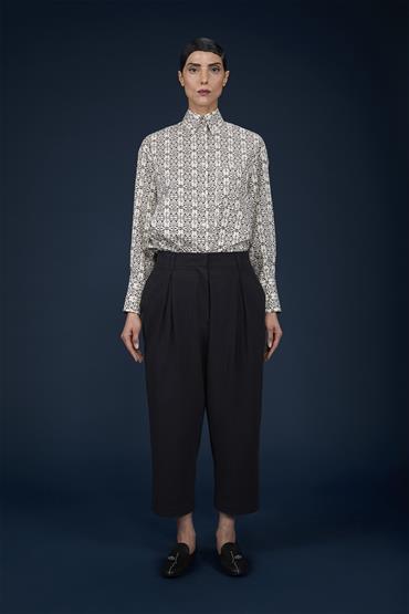 LADY'S PANT WITH PINCES BLACK