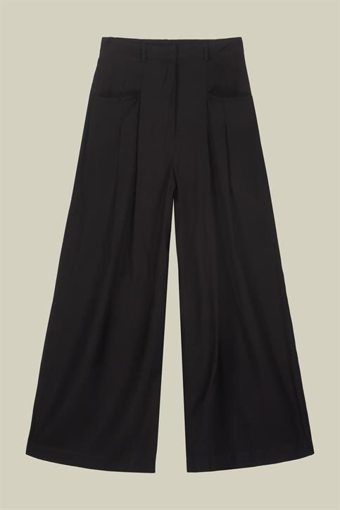 PANTALONE CON TASCHE A PAGLIACCETTO GAMBA LARGA