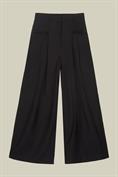 PANTALONE CON TASCHE A PAGLIACCETTO GAMBA LARGA