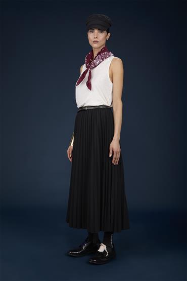 SLEEVELESS TOP