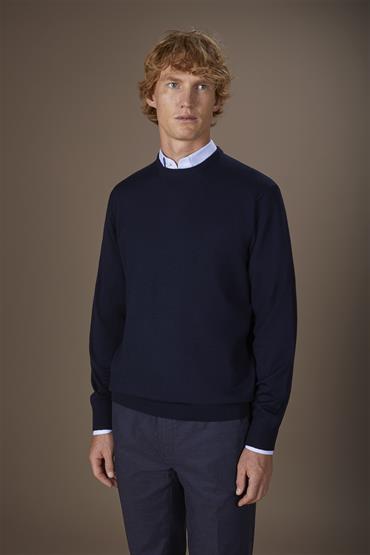 ROUNDNECK