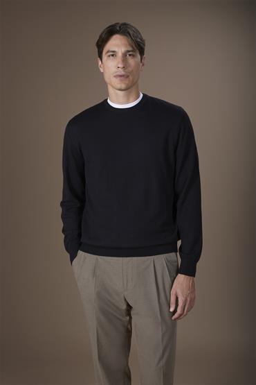 ROUNDNECK BLACK