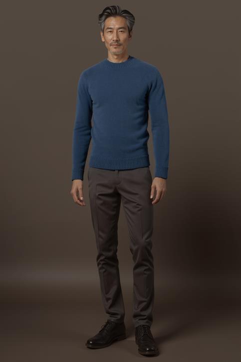 ROUNDNECK SWEATER
