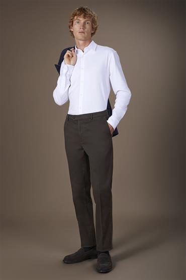 BASIC CHINO DK BROWN