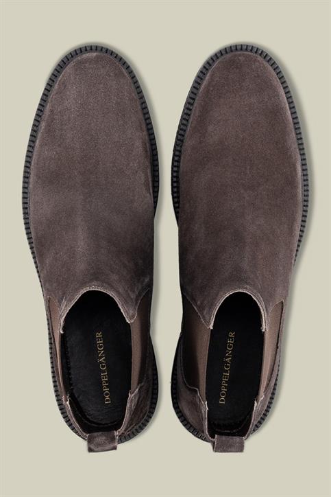 CHELSEA BOOTS