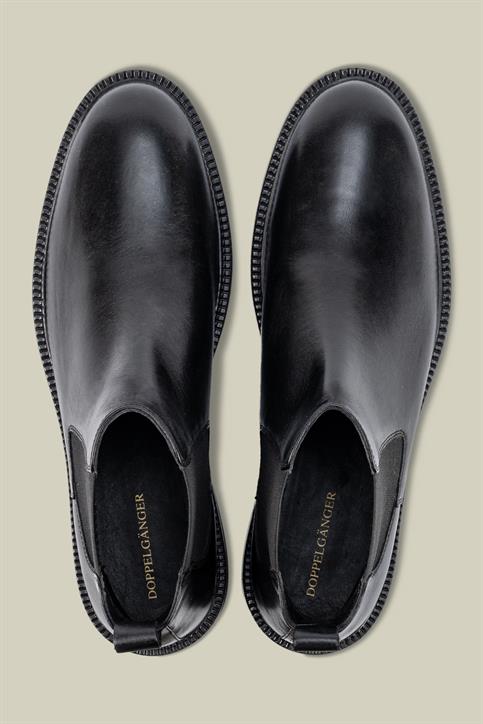 CHELSEA BOOTS
