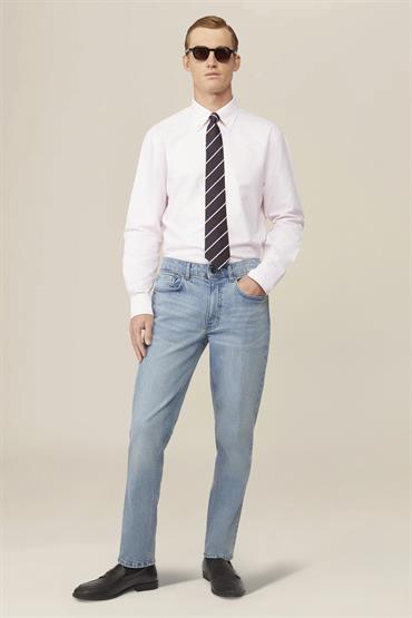 BUTTON DOWN COLLAR